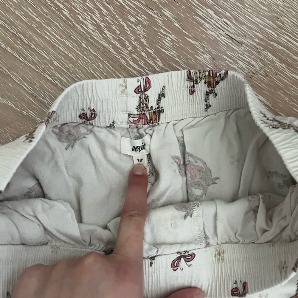 Aerie White Cindy Lou Who and Max Sweats - Picture 3 of 4